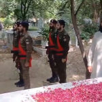 شہداء پولیس کو خراج تحسین